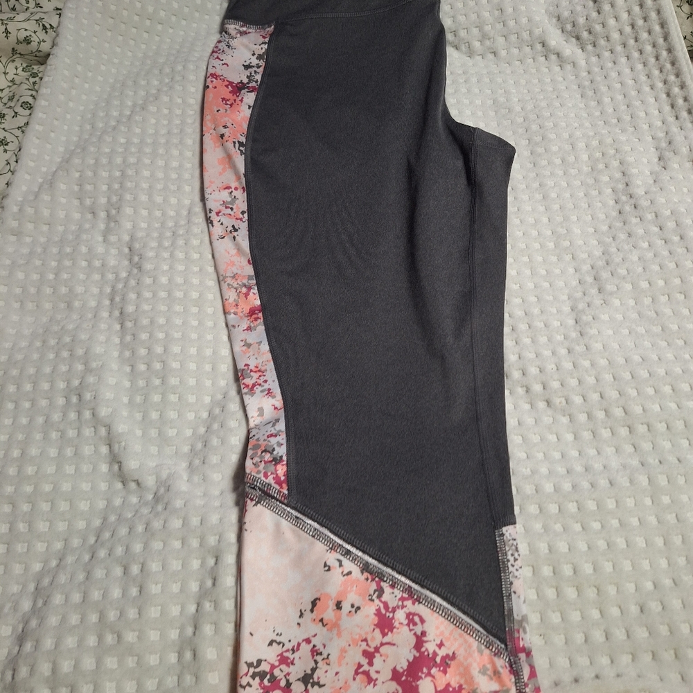 Gray and Pink Athletic Leggings Tek Gear Dry Tek Pink & Gray Capri Leggings Sz1X - Picture 5 of 5